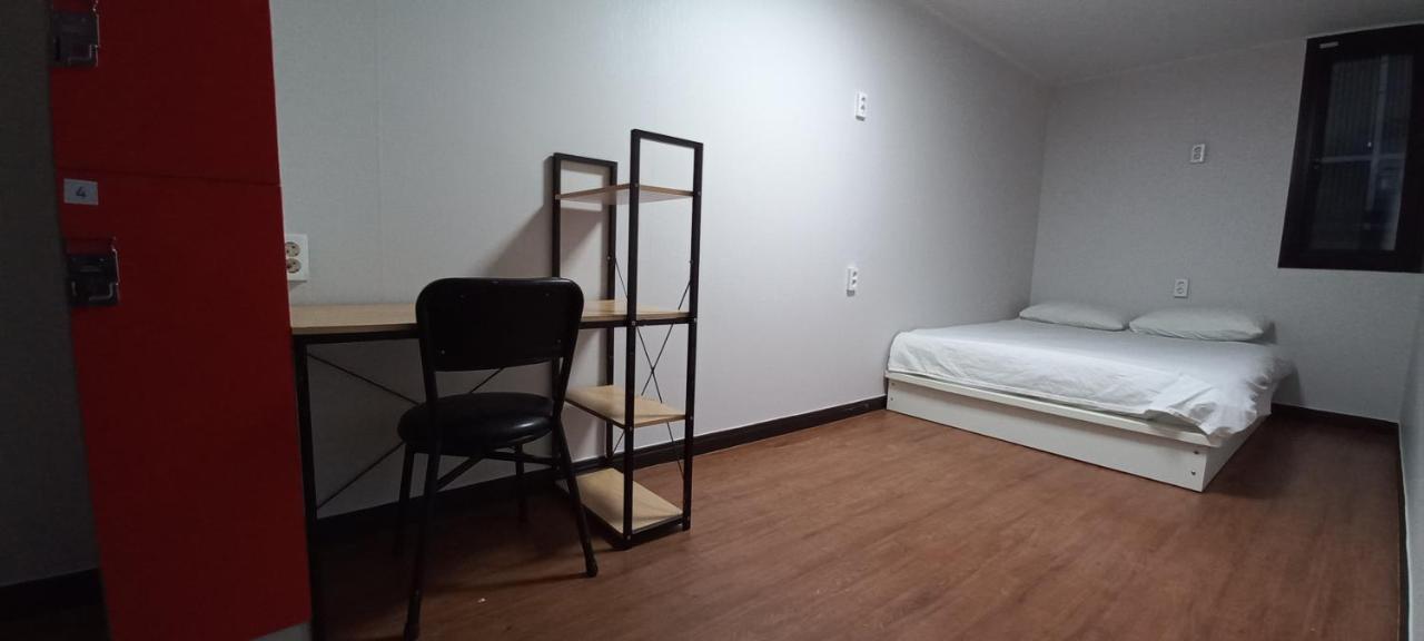 Kimchee Busan Downtown Guesthouse Екстер'єр фото