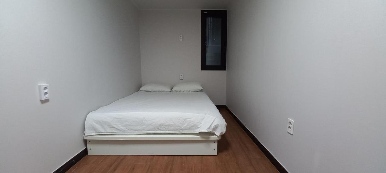 Kimchee Busan Downtown Guesthouse Екстер'єр фото