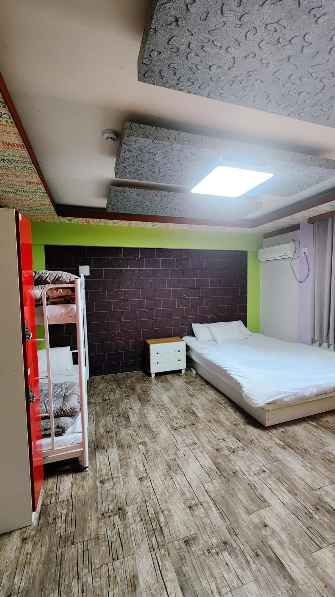 Kimchee Busan Downtown Guesthouse Екстер'єр фото