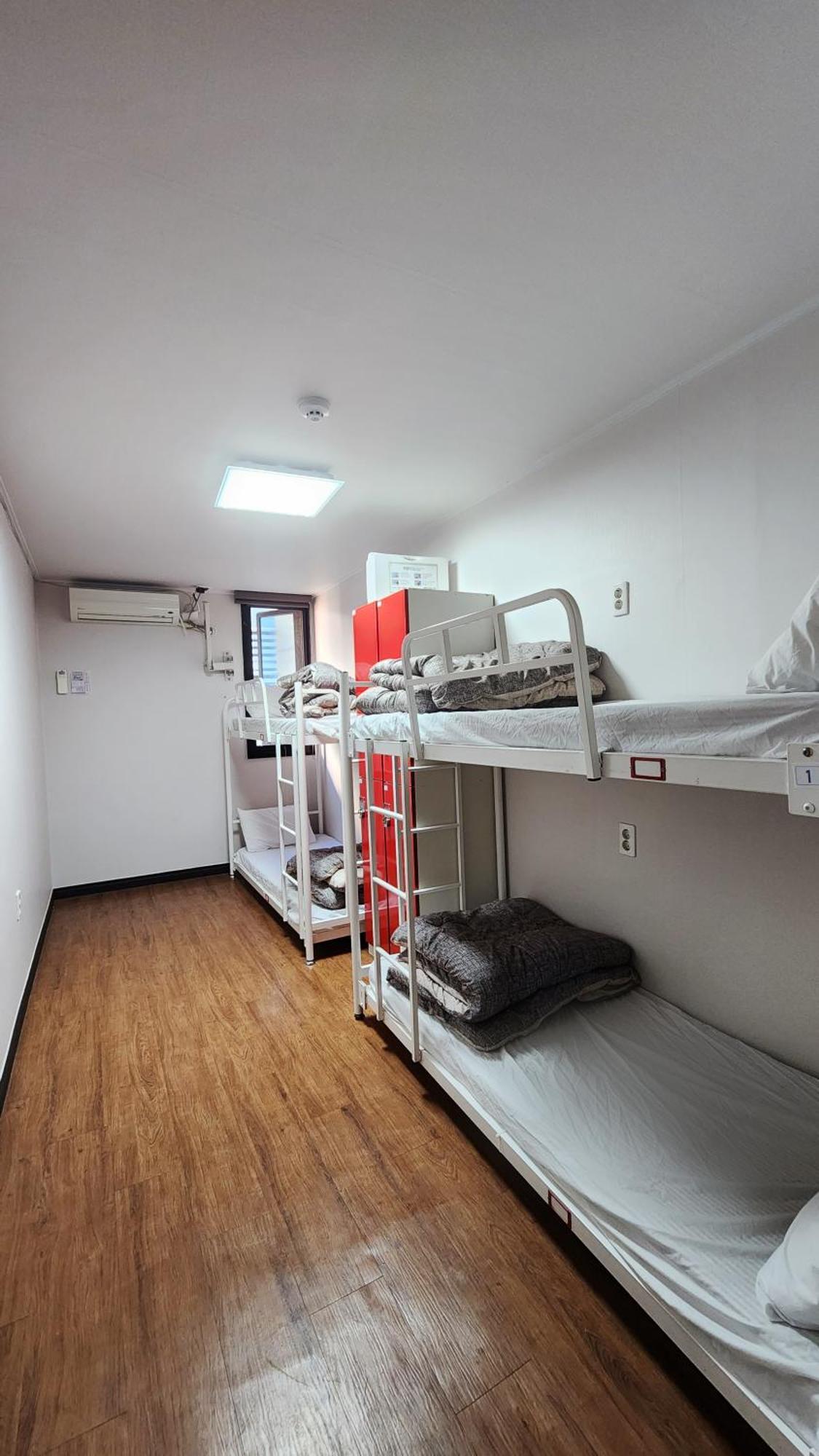 Kimchee Busan Downtown Guesthouse Екстер'єр фото