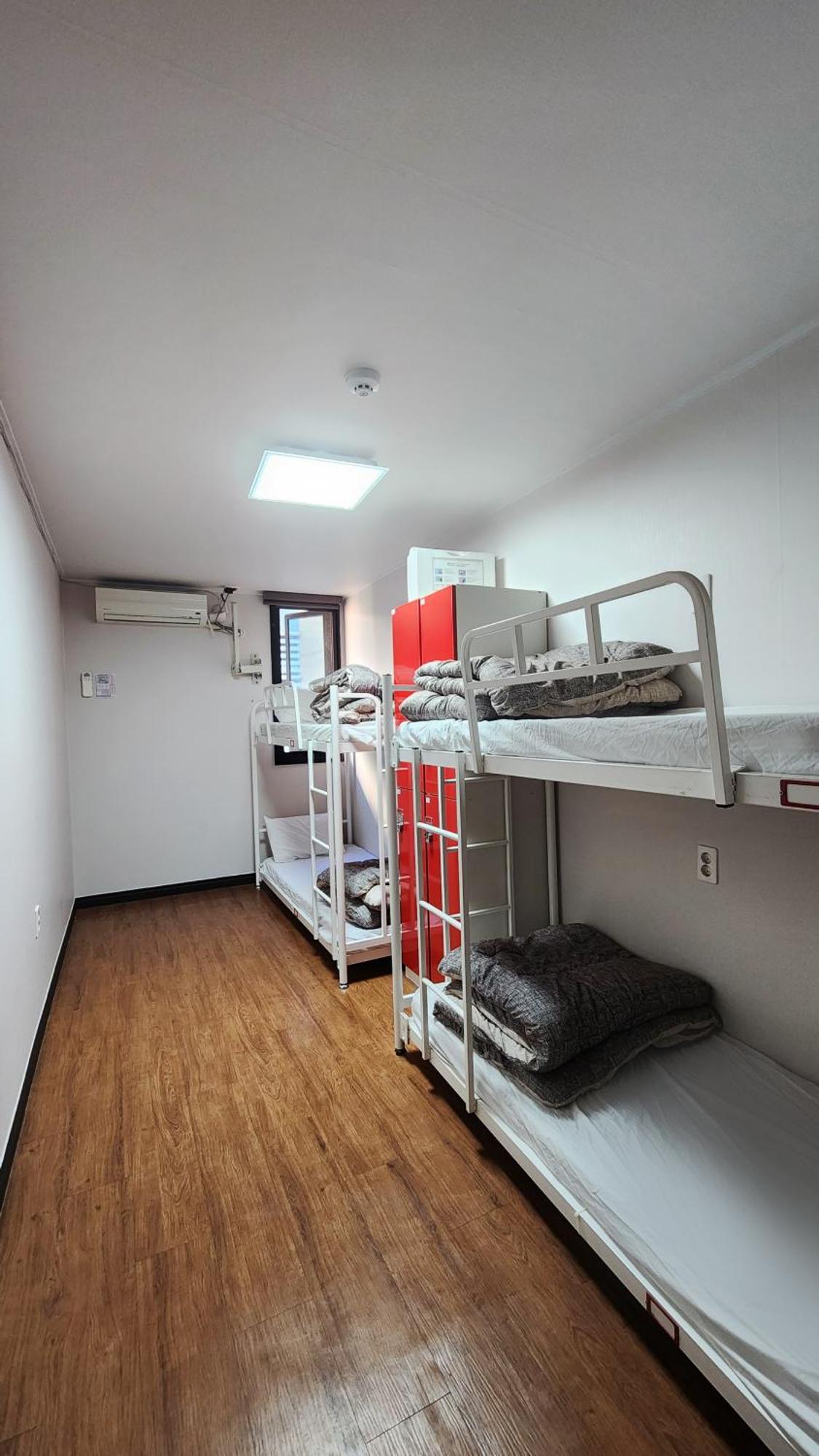 Kimchee Busan Downtown Guesthouse Екстер'єр фото